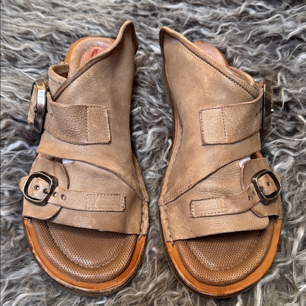 AS98 Buckle Leather Slides Distressed Taupe Sz 8 - Picture 2 of 9